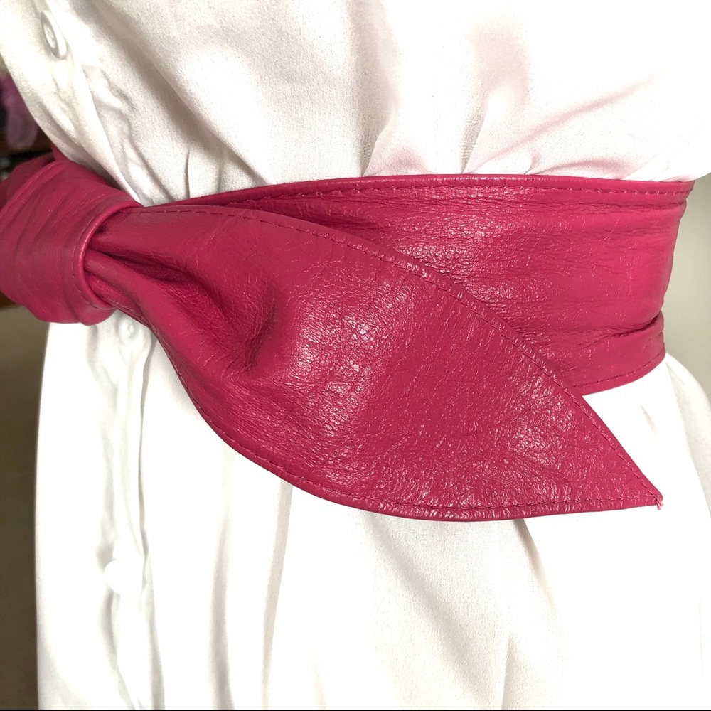 VTG 90s Florentine leather reversible fuchsia belt